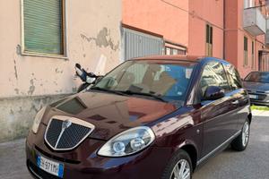 Lancia y 1.2 2011