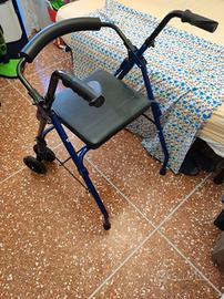 Deambulatore pieghevole per anziani con sedile e r