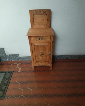 comodino con disegni
