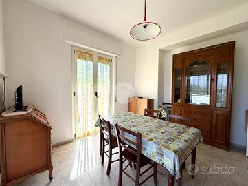 2 LOCALI A DIANO MARINA