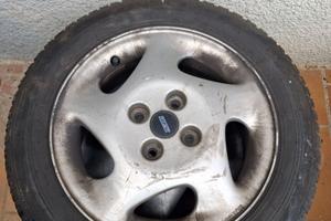 Pneumatici invernali 165/65 r14 con cerchioni