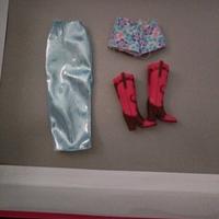 Set vestiti e stivali Barbie