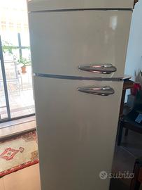 Frigorifero  con scomparto  congelatore