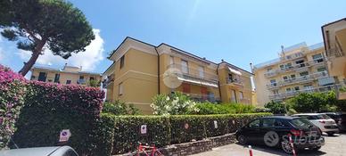 3 LOCALI A DIANO MARINA