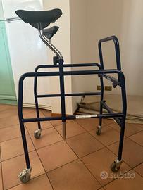 Deambulatore ascellare 4 ruote