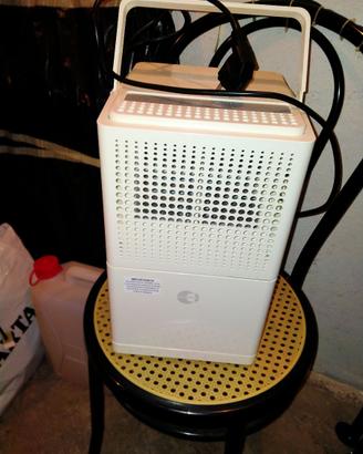 DEUMIDIFICATORE PER AMBIENTI