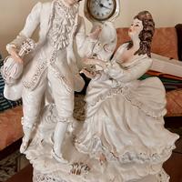Statua in ceramica di Capodimonte con orologio