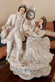 Statua in ceramica di Capodimonte con orologio