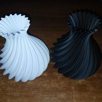 Set vasi in plastica bianco e nero