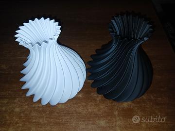 Set vasi in plastica bianco e nero