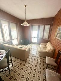 Ampio appartamento con veranda, garage e cantina