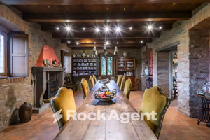 ESPLORA QUESTO SPAZIO MAGICO NEL CUORE DELLA NATUR