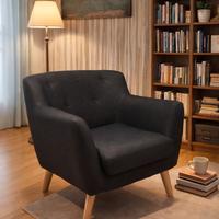 Poltrona in tessuto dark grey e piedini in legno