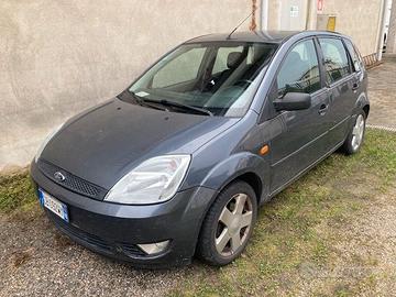 FORD FIESTA 5 P. BENZINA