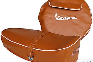 Kit Sella e copriruota Marrone scritta Vespa 50