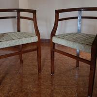 Sedie in legno arrotondate vintage.