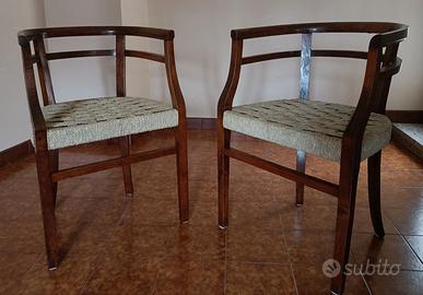 Sedie in legno arrotondate vintage.