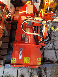 Attrezzi agricoli trincia, fresa aratro