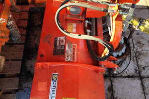 Attrezzi agricoli trincia, fresa aratro