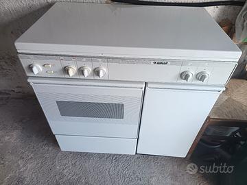 CUCINA A GAS CON PORTA BOMBOLA 