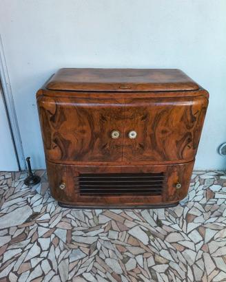Mobile radio bar anni '40
