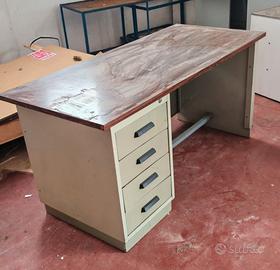 Scrivania per ufficio