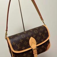 🥖Guarda questa nuovissima borsa baguette LV⭐