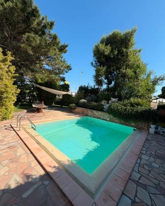 Licola usc.tang. villa con piscina per eventi
