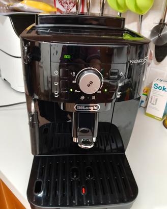 DeLonghi Magnifica S con  7  mesi di garanzia