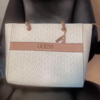 Borsa Guess beige e rosa cipria con dettagli oro