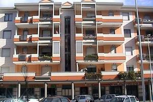 Locale commerciale tre vetrine