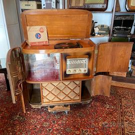 Radio a valvole d'epoca Magaja vintage anni 60