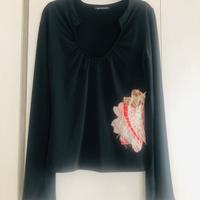 T-shirt nera primavera mai usata