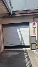 Box di circa 16 mq con basculante elettrica