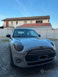 Mini Cooper F56 silver 136 cv