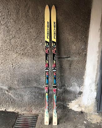 Sci da discesa con attacchi