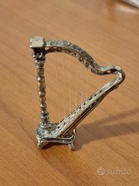 Oggetto in miniatura in argento.