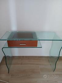 Tavolino di vetro
