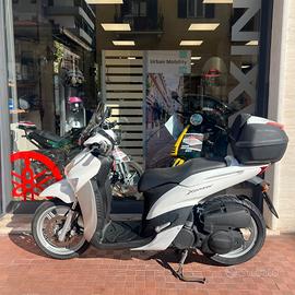 Yamaha Xenter 150 Bauletto originale e parabrezza,