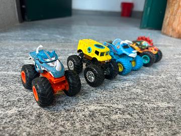 Hot wheels monster trucks + pista monster truck