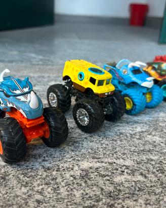 Hot wheels monster trucks + pista monster truck