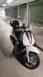 Beverly 300ie Tourer