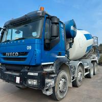 Autobetoniera Iveco Trakker 450 anno 2014