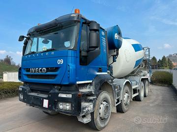 Autobetoniera Iveco Trakker 450 anno 2014