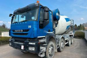 Autobetoniera Iveco Trakker 450 anno 2014