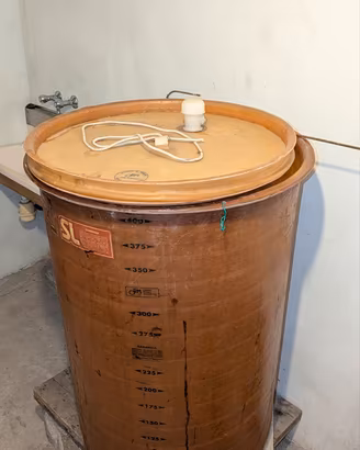 Contenitore per vino in vetroresina 