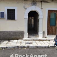 TRECCHINA (PZ)- CASA SU TRE PIANI CON AMPIO TERREN