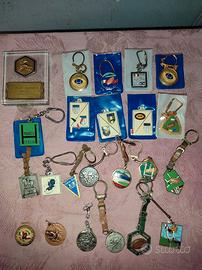 LOTTO 22 portachiavi e 1 targhetta,tema RUGBY.