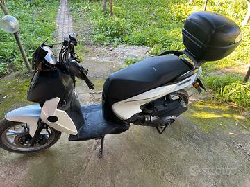 Benelli Macis 125 scooter