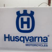 INSEGNA UFFICIALE HUSQVARNA